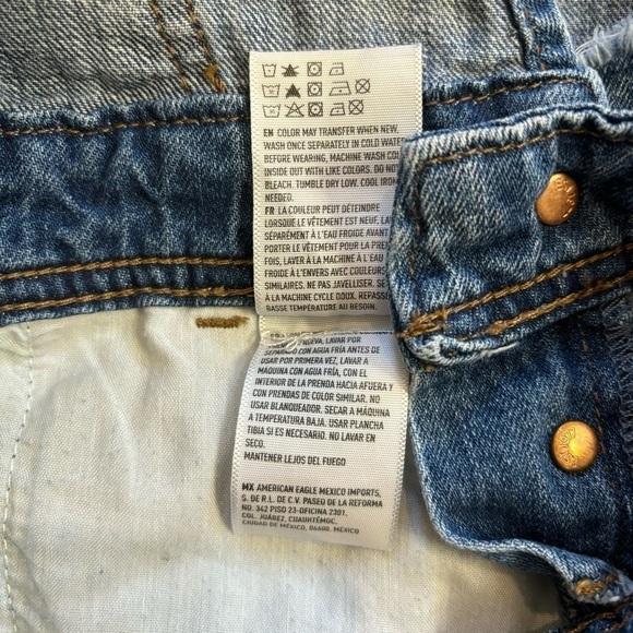 American Eagle Short Distressed Overalls Women’s Medium Blue Jeans Beach Summer - Picture 13 of 13